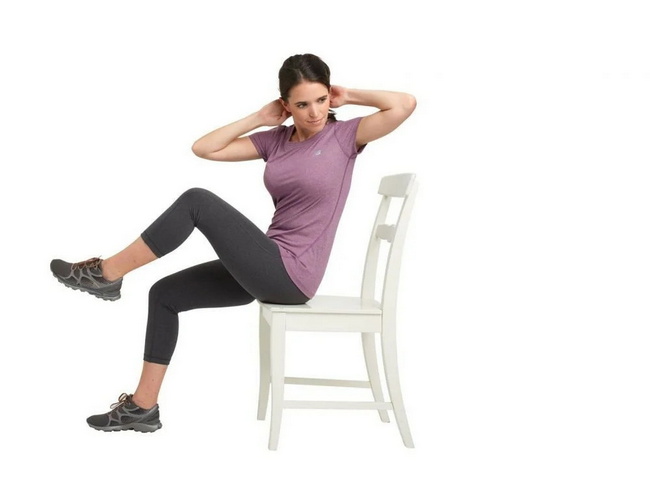 Упражнения для рук на стуле 